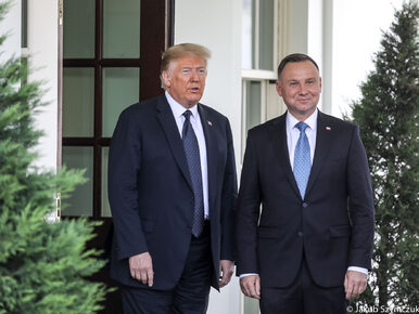 Oficjalne wizyty, wspólne zdjęcia i uściski dłoni? A może tajne kanały...